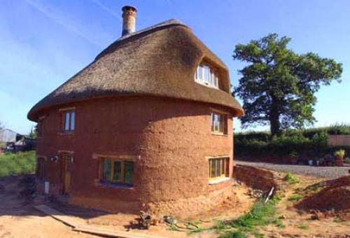 Строительство из глины и соломы. Как построить дом из соломы 07