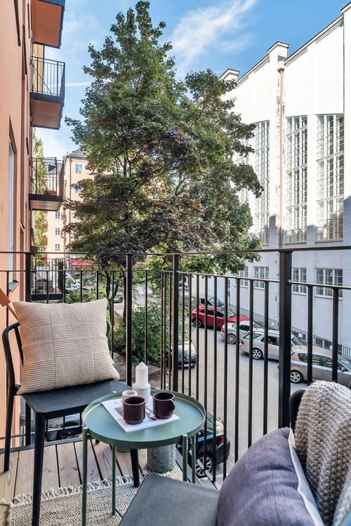 Небольшая квартира со спальней за стеклом (40 кв. м) 06