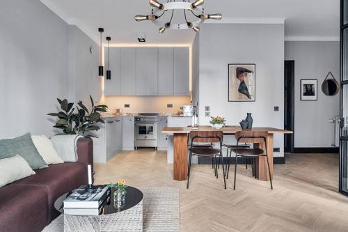 Небольшая квартира со спальней за стеклом (40 кв. м) 01