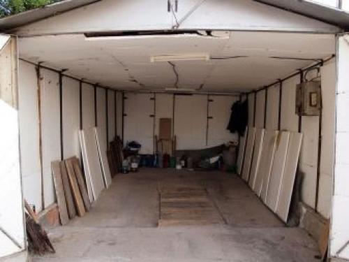 Гараж из профлиста чем утеплить. Как самому утеплить гараж? 04