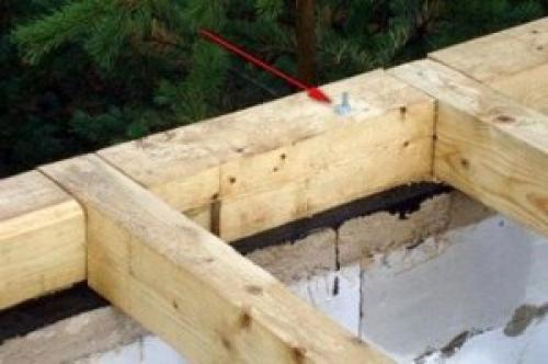 Как привязать крышу к стенам. Способы крепления мауэрлата к стене