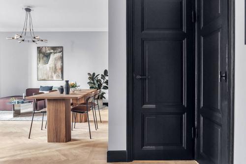 Небольшая квартира со спальней за стеклом (40 кв. м) 02