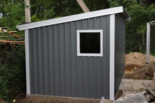 Как утеплить сарай из профнастила. Какими преимуществами и недостатками обладает конструкция из металлической трубы