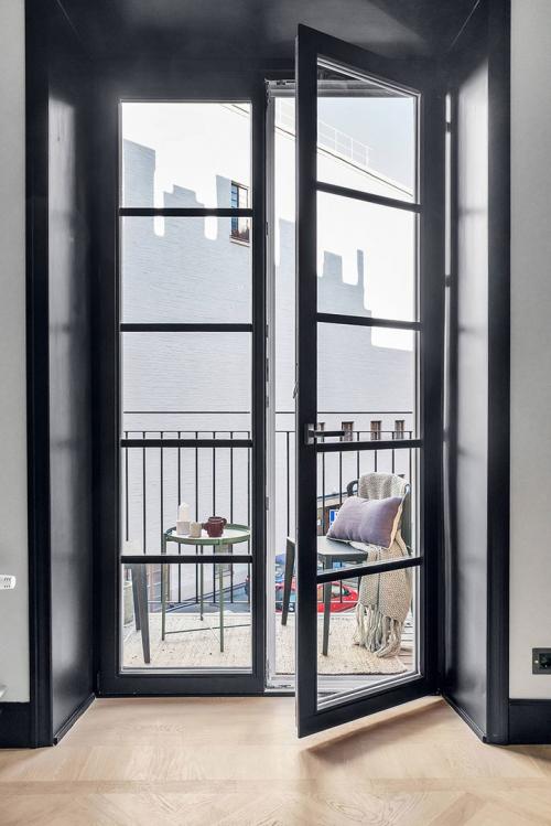 Небольшая квартира со спальней за стеклом (40 кв. м) 05