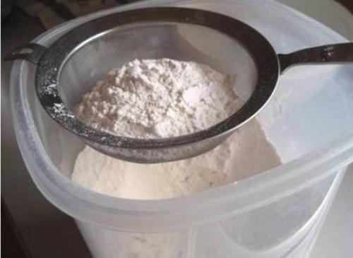 Как сварить клейстер для обоев. Клей для обоев из муки 07