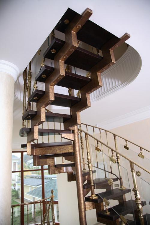 Лестница на металлическом каркасе. Виды металлических каркасов