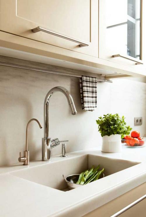 Кухня c «шахматным» полом 02