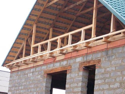 Фронтон для крыши из металлочерепицы. Правила сооружения каркасных фронтонов