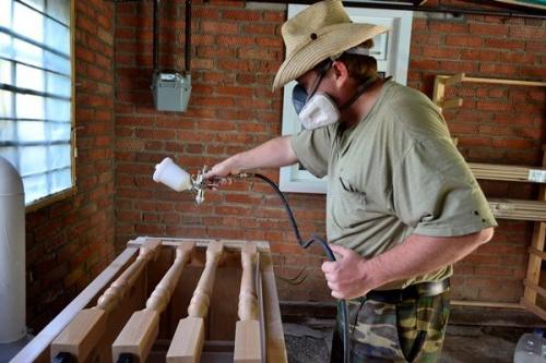 Чем покрасить лестницу деревянную в доме. Средства для покраски деревянной лестницы 05 Чем покрасить лестницу деревянную в доме. Средства для покраски деревянной лестницы 05