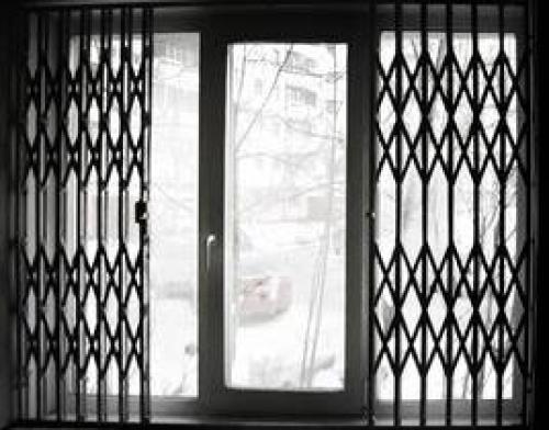 Виды решеток на окна. Распашные конструкции решеток 12