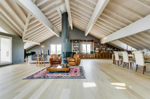 Дизайн потолков с балками. Потолок с балками – современные дизайнерские решения, идеи декора и варианты оформления