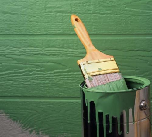 Какой краской лучше покрасить деревянный дом снаружи по старой краске. Какой краской покрасить деревянный дом снаружи по старой краске