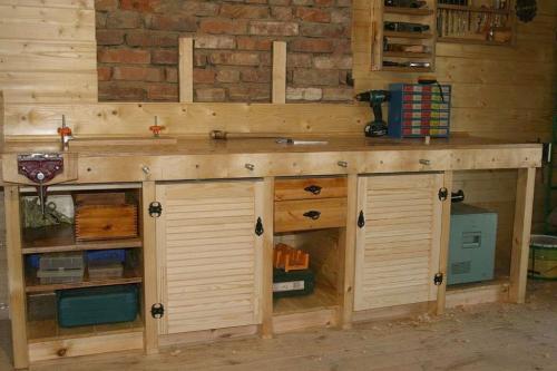 Верстак из профильной трубы. Деревянный верстак в гараж своими руками — просто и доступно