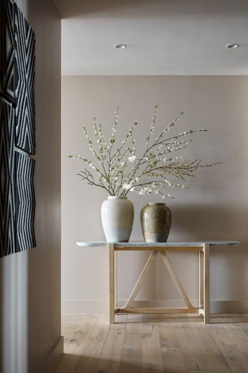 Современный интерьер с интересным оформлением стен в Москве 04