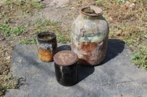 Погреб с заготовками на зиму. Как подготовить погреб к зиме для хранения овощей.