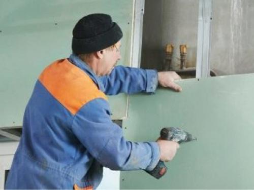 Гипсокартон по деревянному каркасу. Особенности и недостатки обрешетки из древесины 04