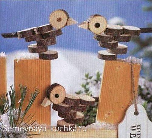 Что можно вырезать лобзиком из дерева детям. из спилов бревна.