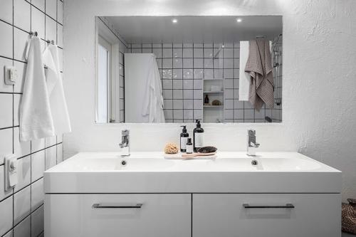 Небольшая квартира с выходом на крышу (59 кв. м) 20