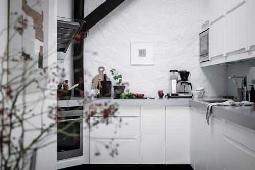 Небольшая квартира с выходом на крышу (59 кв. м) 10