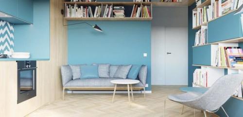 Дизайн квартиpы-студии в бело-биpюзoвых тoнах 01