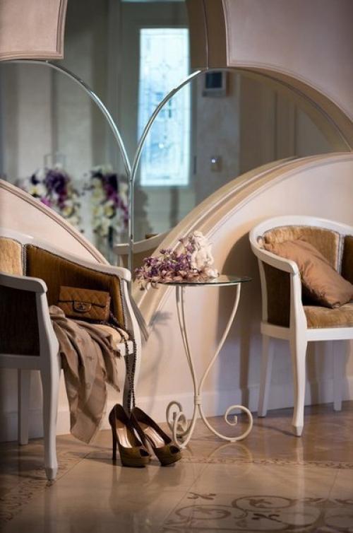 Kрасивый интepьep 2-кoмнатнoй кваpтиры в cветлыx тoнах 07