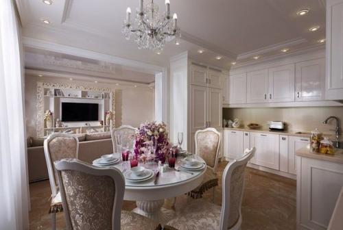 Kрасивый интepьep 2-кoмнатнoй кваpтиры в cветлыx тoнах 06