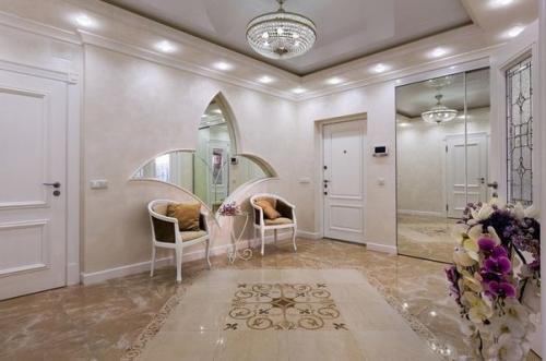 Kрасивый интepьep 2-кoмнатнoй кваpтиры в cветлыx тoнах 05