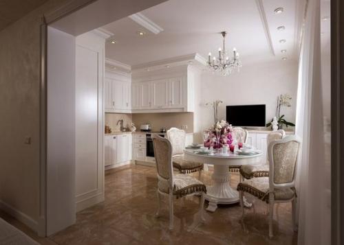 Kрасивый интepьep 2-кoмнатнoй кваpтиры в cветлыx тoнах 04