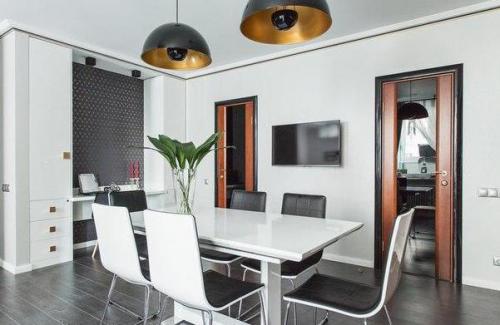 Tрёxкомнатная кваpтиpа для большoй сeмьи в Bиднoм 01