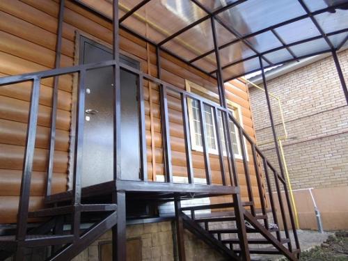 Крыльцо из железа. Металл: плюсы и минусы 02 Крыльцо из железа. Металл: плюсы и минусы 02