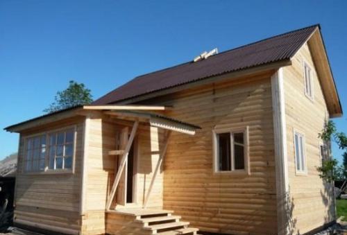 Примеры крыльца в частном доме. Дерево 08