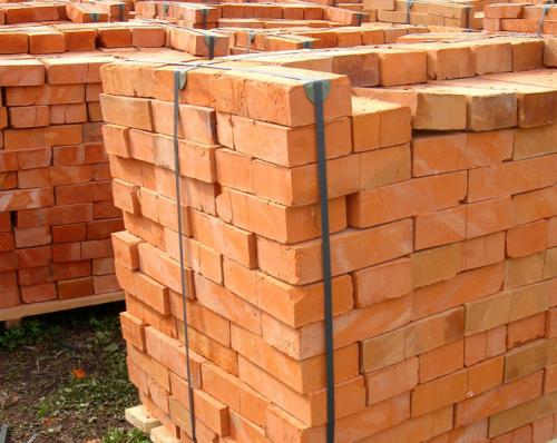 Вес красного кирпича 250х120х65. Вес кирпича красного полнотелого: масса плотности в одном поддоне 14