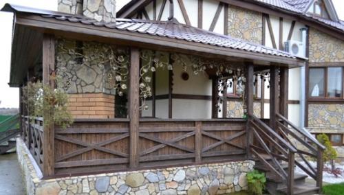 Примеры крыльца в частном доме. Дерево 14