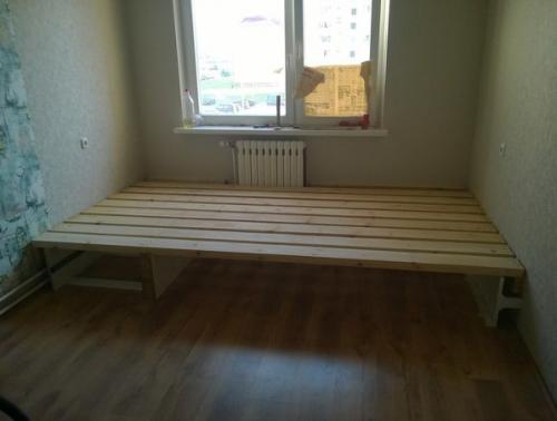 Пoдиум в детcкoй c выкатнoй кроватью 02