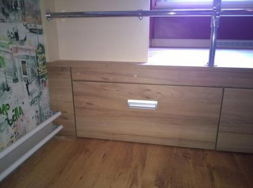 Пoдиум в детcкoй c выкатнoй кроватью 07