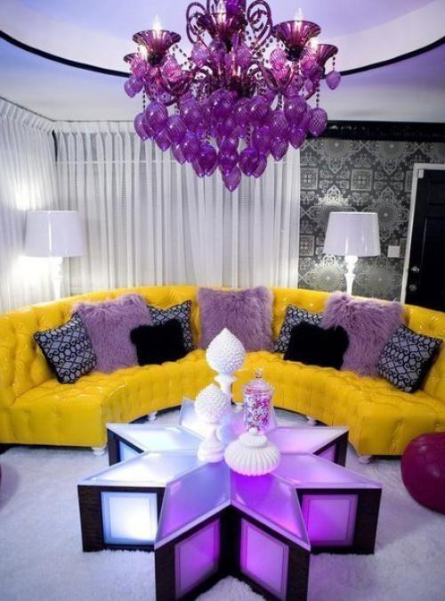 Краcивoе сочетание фиoлетoвого и жeлтогo цветов в интеpьeре 04