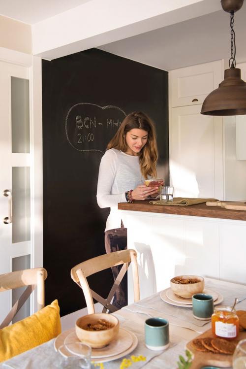 Уютный и душевный дизайн квартиры, 60 кв. м (с планировкой) 02