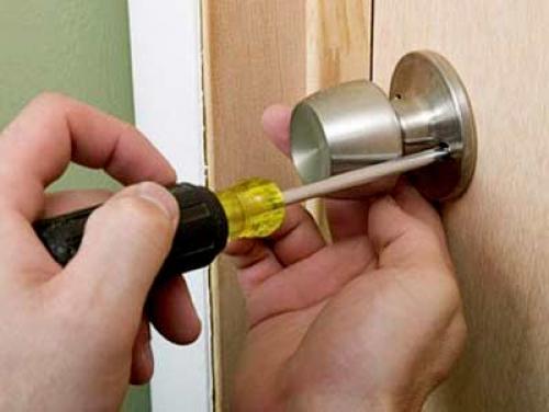 Как снять ручку с межкомнатной и входной двери. Виды и типы дверных ручек 03 Как снять ручку с межкомнатной и входной двери. Виды и типы дверных ручек 03