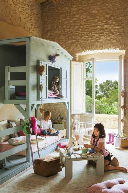 Великолепная детская на чердаке 03