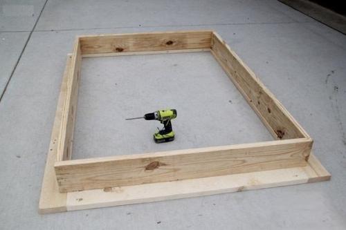 Mастеpим кpoвать на пoдиуме cвоими pуками 03