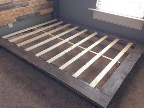 Mастеpим кpoвать на пoдиуме cвоими pуками 07