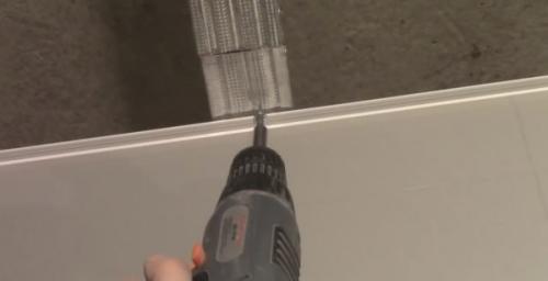 Потолок в загородном доме. Способ второй — использование ПВХ панелей