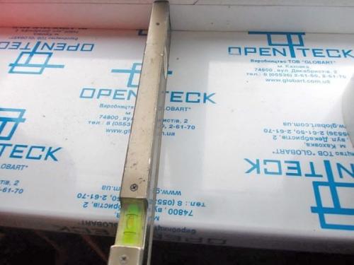 Как установить подоконник. Установка подоконной доски по уровню