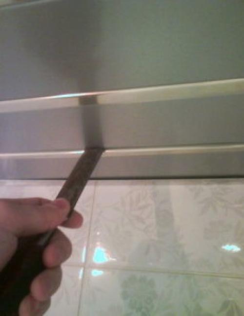 Демонтаж панелей ПВХ с потолка. Как разобрать пластиковый потолок своими руками?