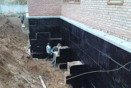 Когда делать гидроизоляцию фундамента. Когда необходимо делать гидроизоляцию фундамента? 06