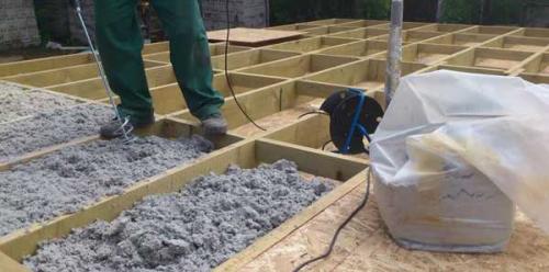 Утепление деревянного дома изолоном. Выбор материала