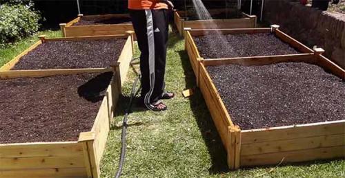 Как сделать грядки без досок. Как сделать высокие грядки своими руками.
