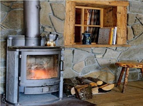 Избушка на дepeвe во Франции 01