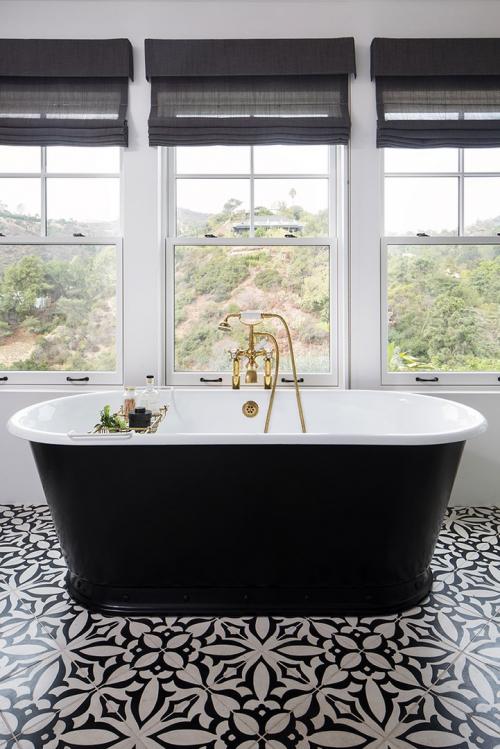 Дом на голливудских холмах с ванной комнатой мечты 13