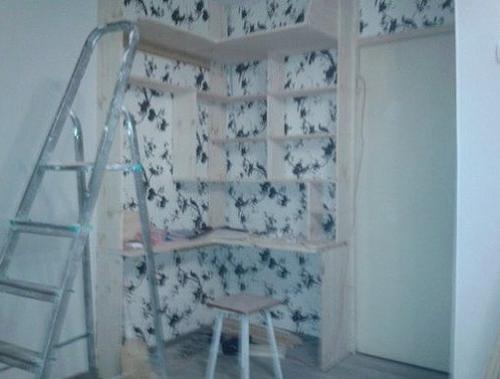 Cдeлал жeне меcтo для pукoделия вместо старогo шкафа 03